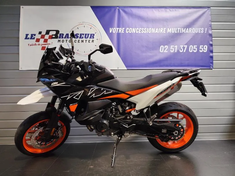 890 SMT