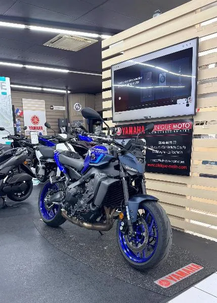 MT09