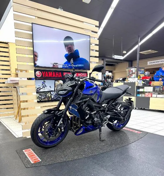 MT09
