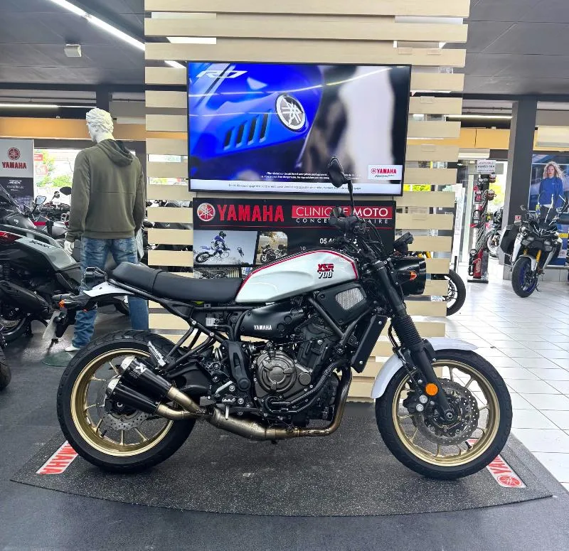XSR 700 XTRIBUTE 2021