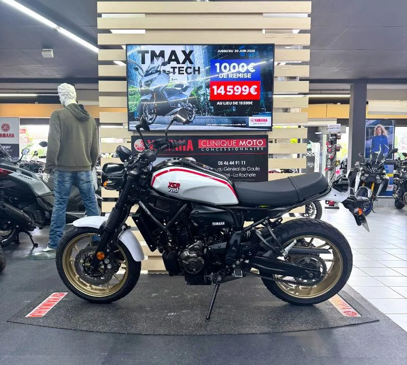 XSR 700 XTRIBUTE