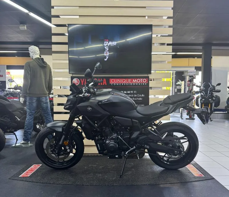 MT07