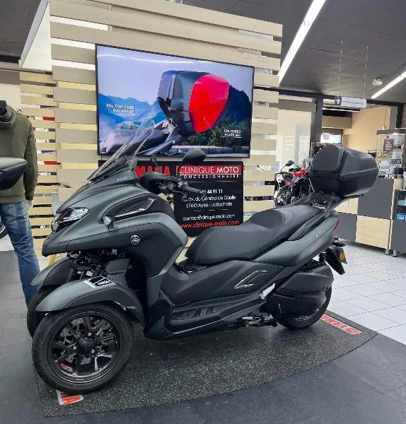 TRICITY 300