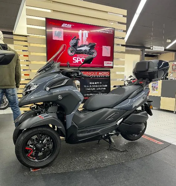 TRICITY 300