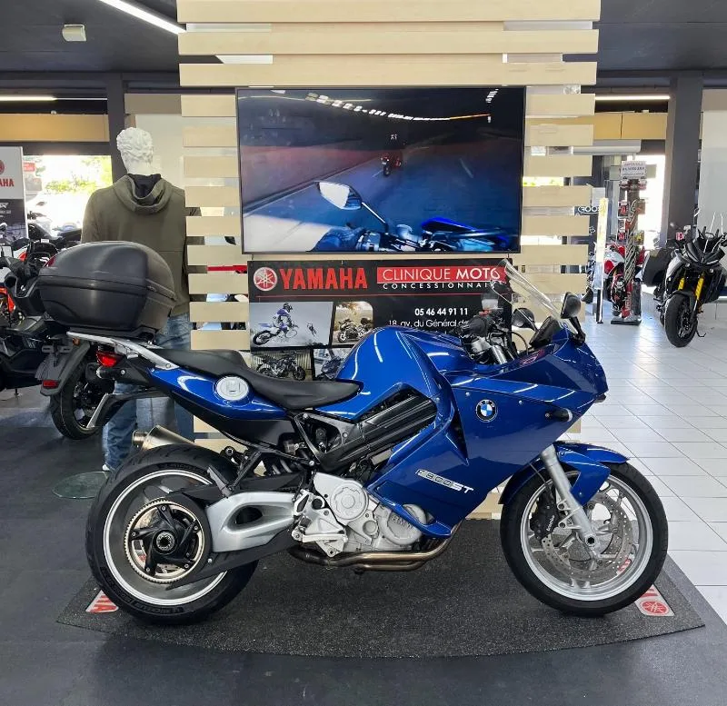 F 800 ST