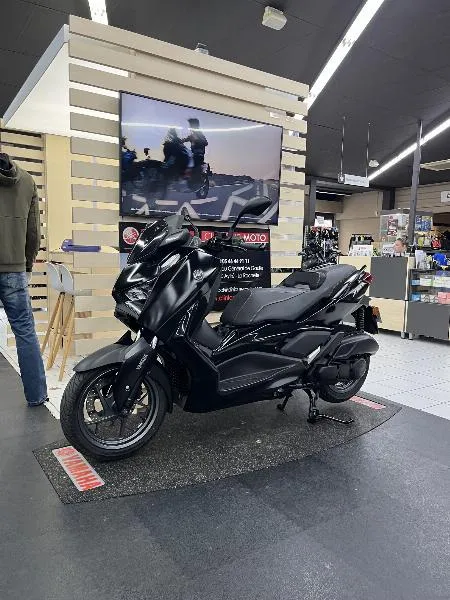 XMAX 125 TECH MAX