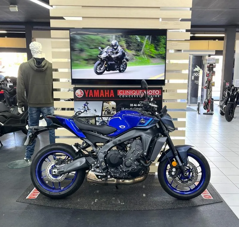 MT09