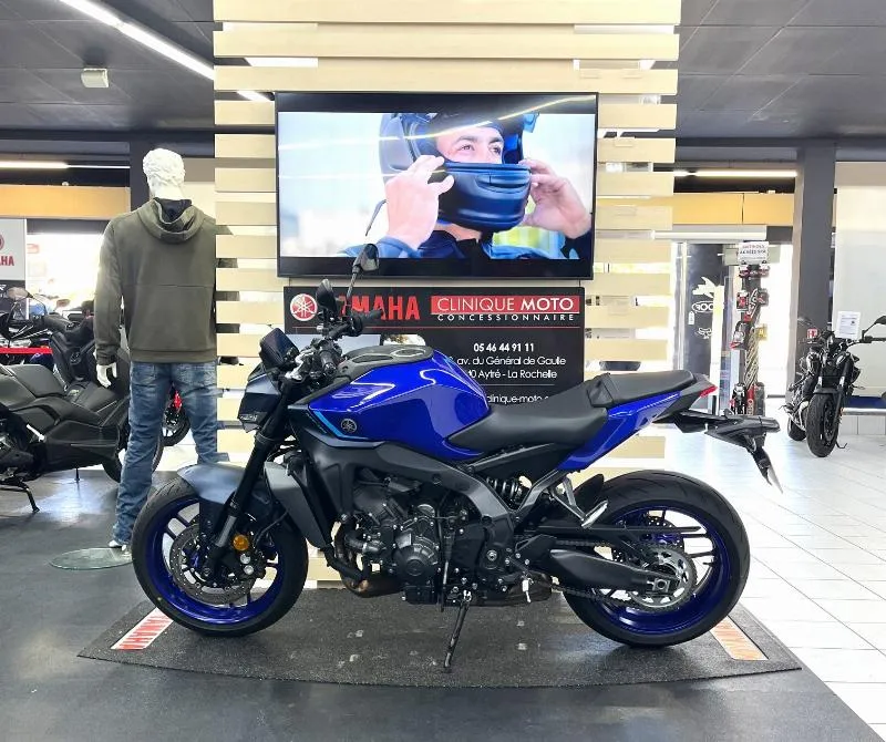 MT09