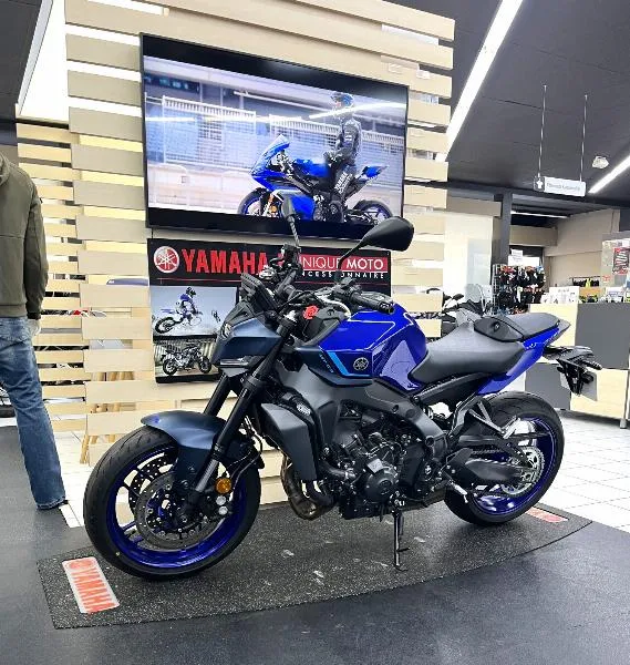 MT09