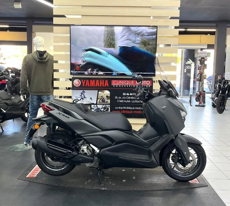 XMAX 300
