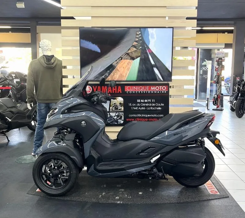 TRICITY 300
