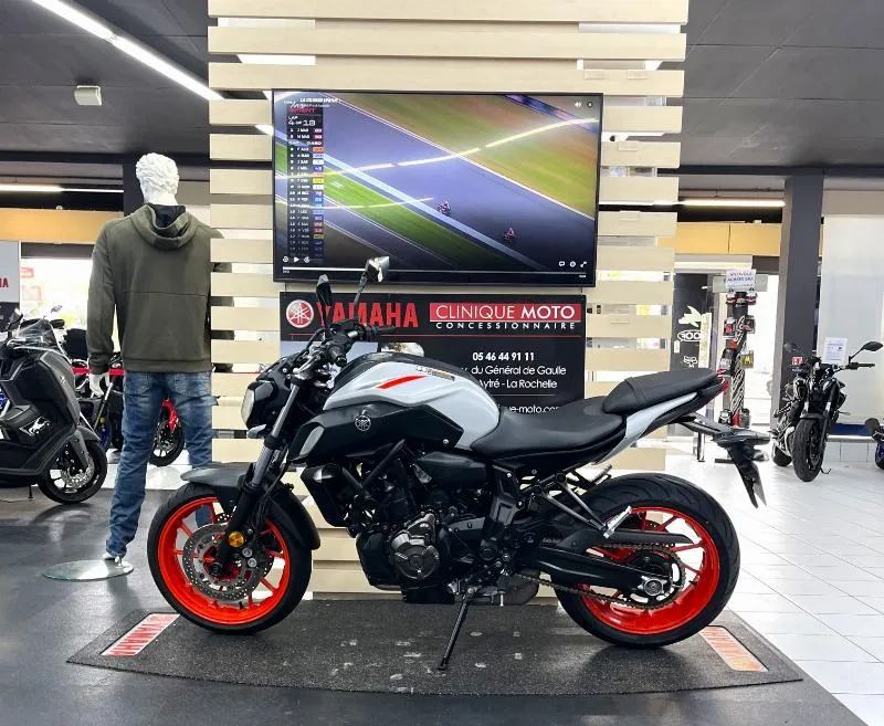 MT07
