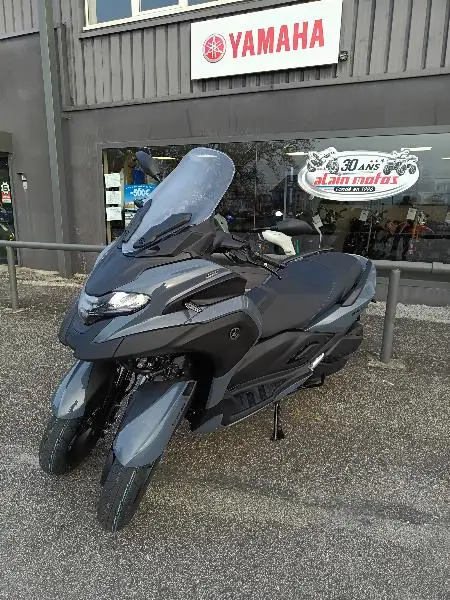 TRICITY 300