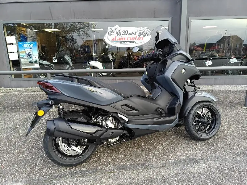 TRICITY 300