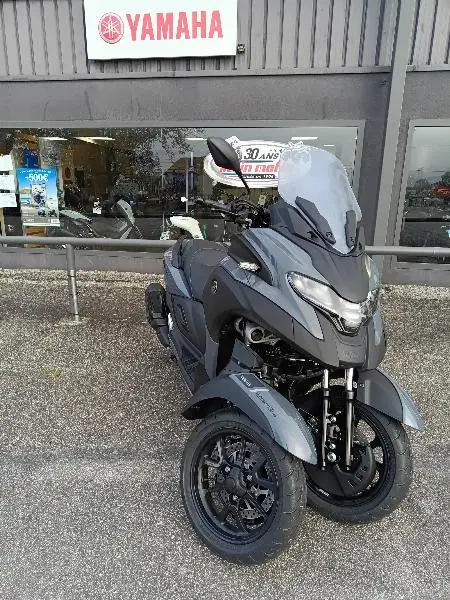TRICITY 300