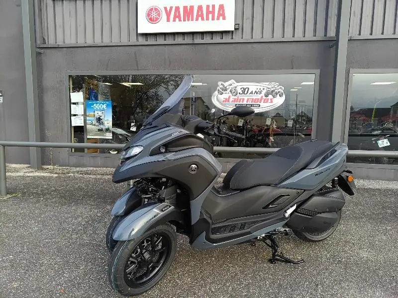 TRICITY 300