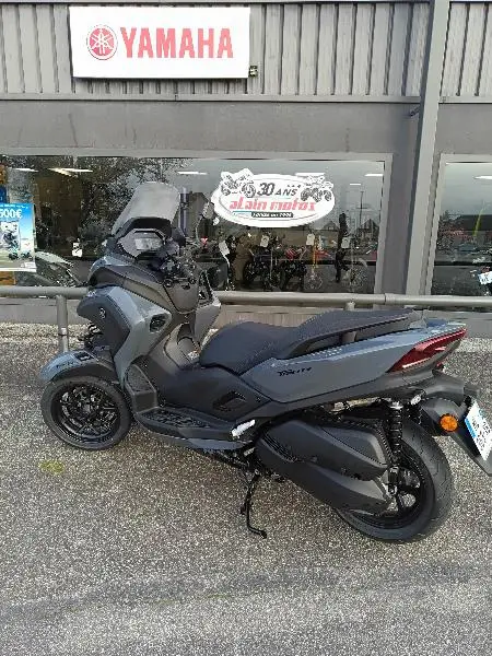 TRICITY 300