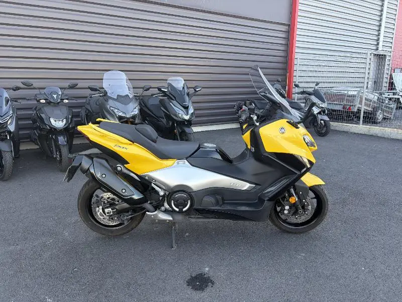 XP TMAX 560