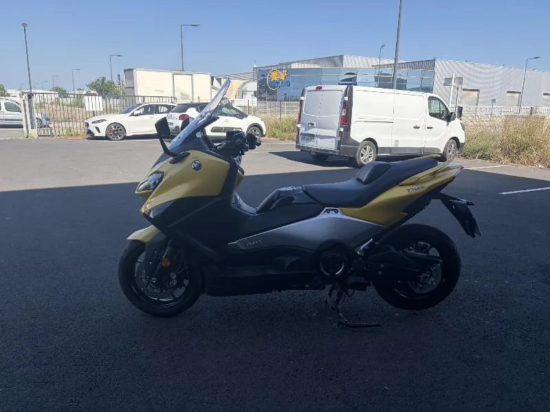 XP TMAX 560