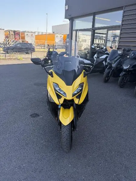 XP TMAX 560