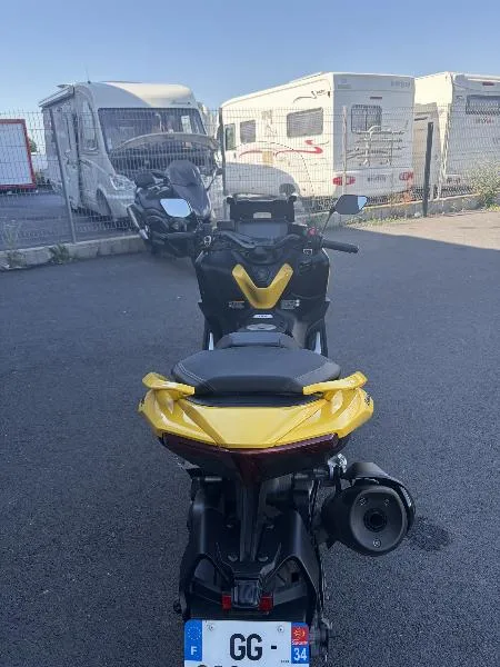 XP TMAX 560