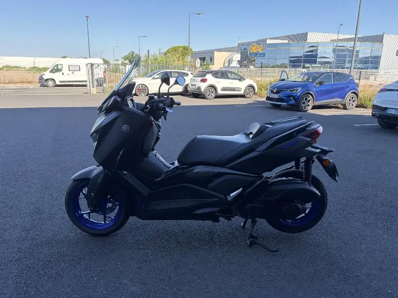 XMAX 125