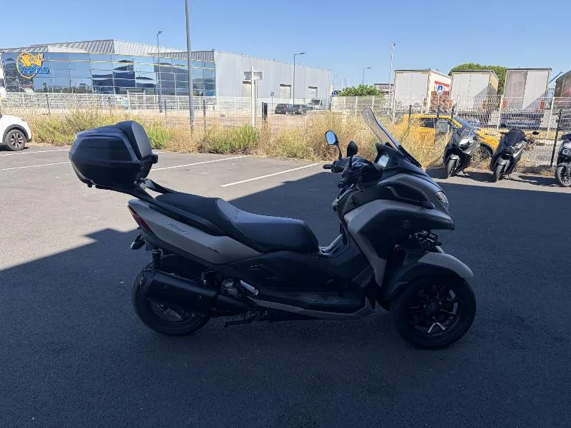 TRICITY 300