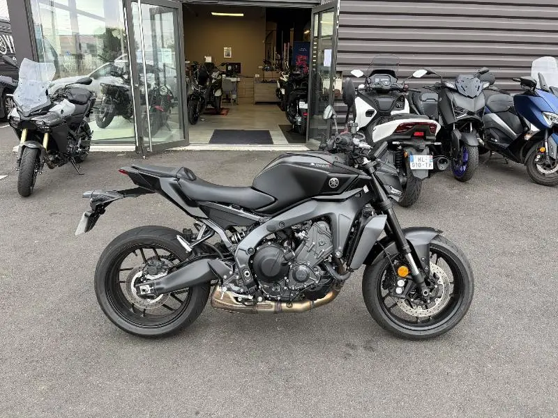 MT09