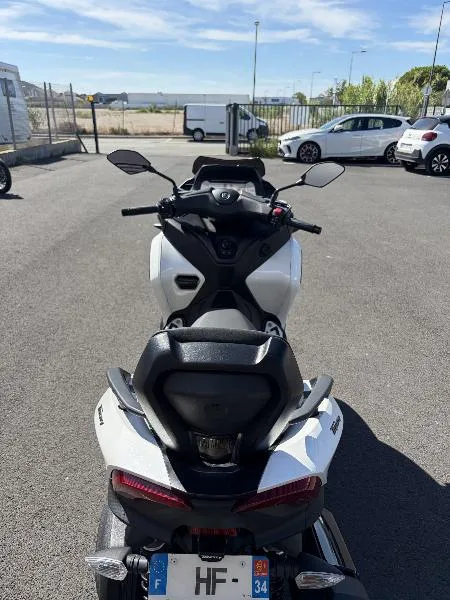 TRICITY 300