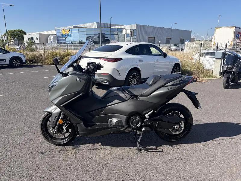 XP TMAX 560