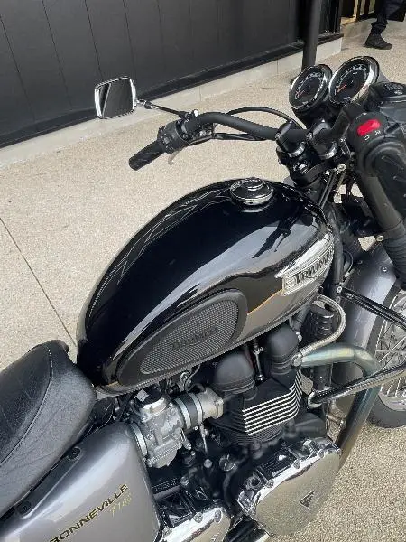 Bonneville T100