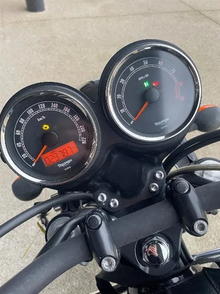 Bonneville T100