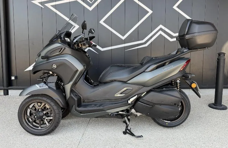 TRICITY 300