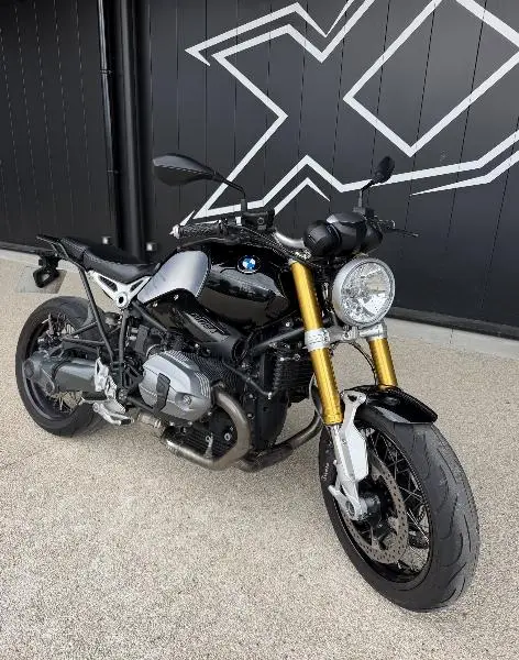 R NineT