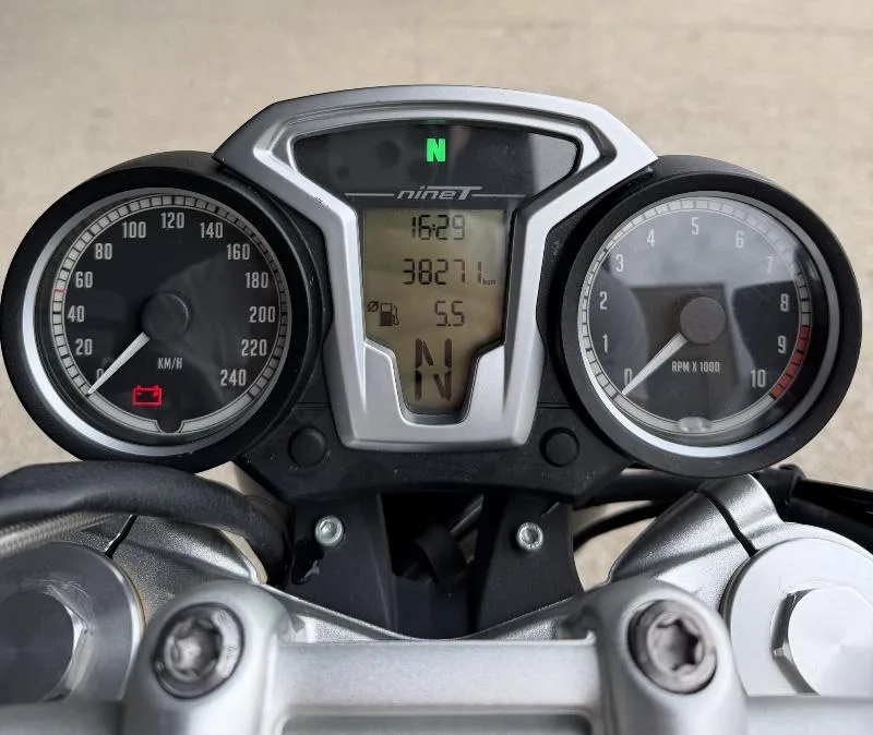 R NineT