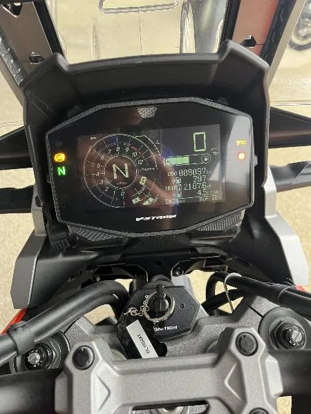 DL VSTROM 1050