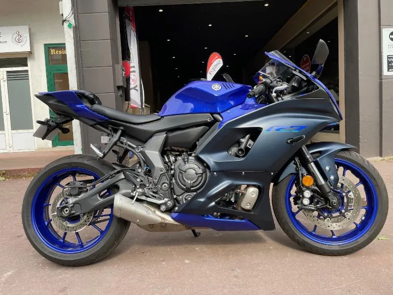 YZFR7