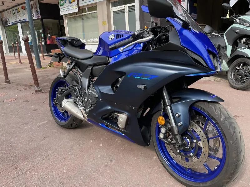 YZFR7