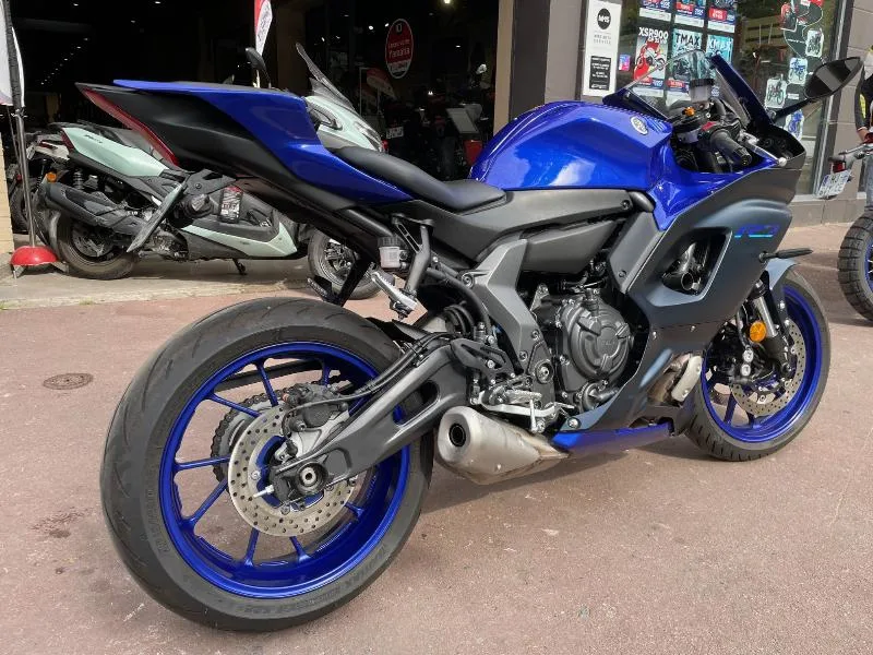YZFR7