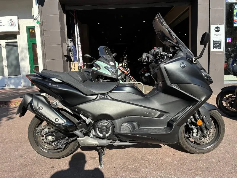 TMAX 560