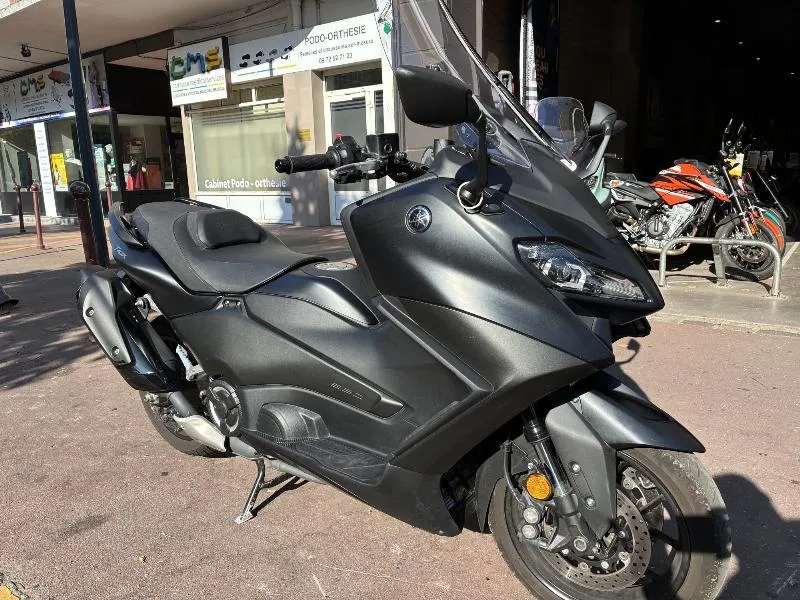 TMAX 560