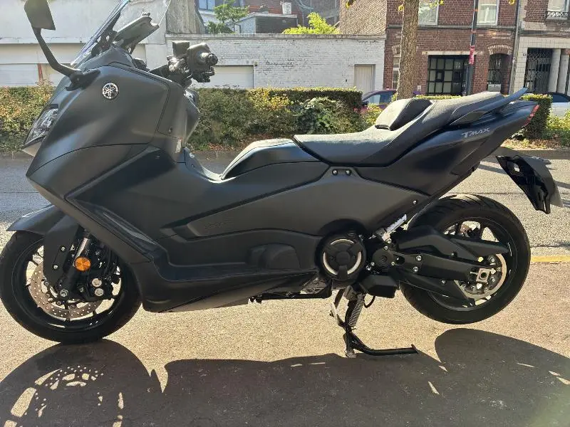 TMAX 560