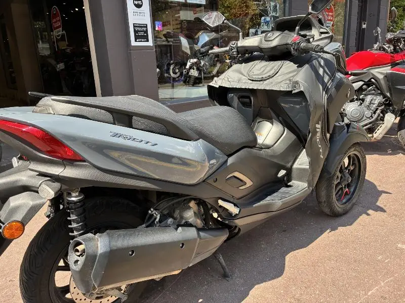 TRICITY 300