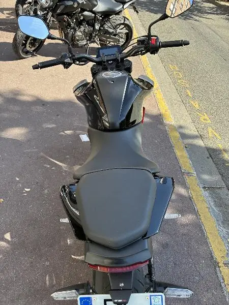 CB 125  R