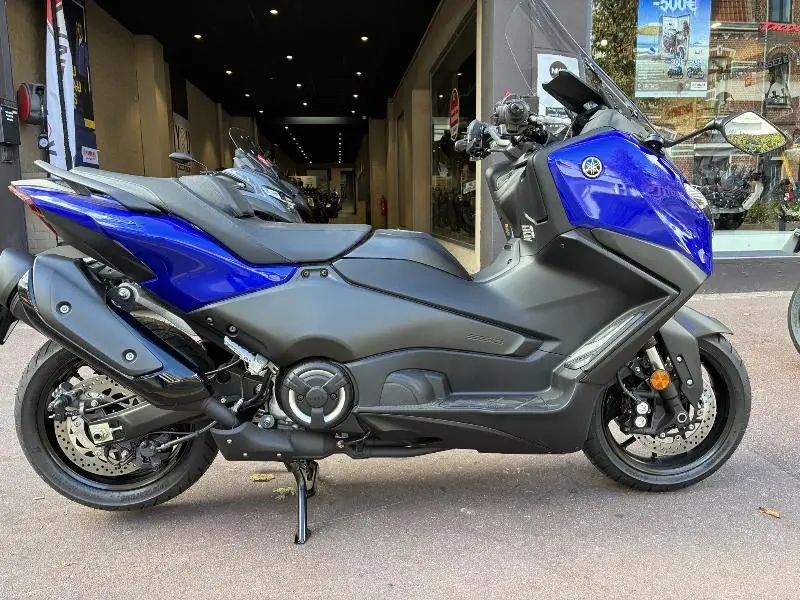 TMAX 560