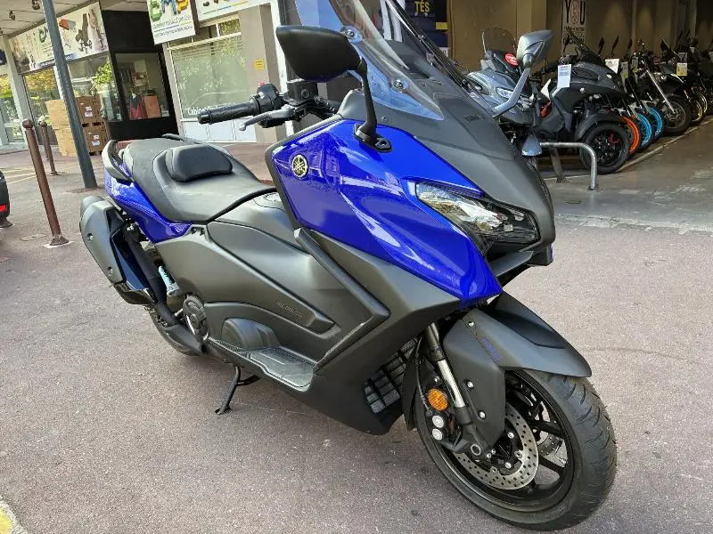 TMAX 560