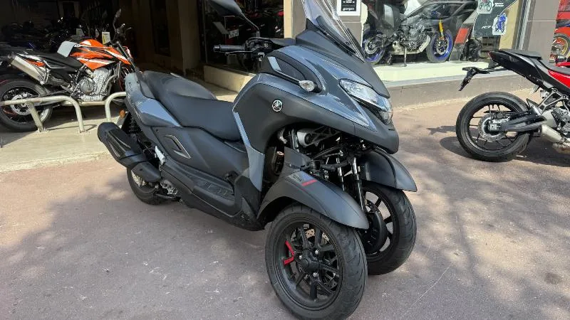 TRICITY 300