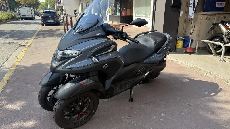 TRICITY 300