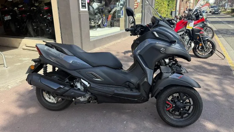 TRICITY 300