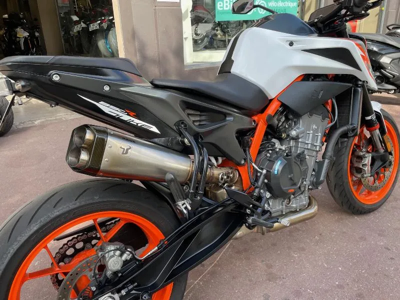 890 DUKE R